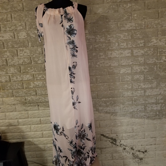 🥳🥳 2X HOST PICK🥳🥳 Beautiful Summer Flowered long dress - Picture 5 of 11